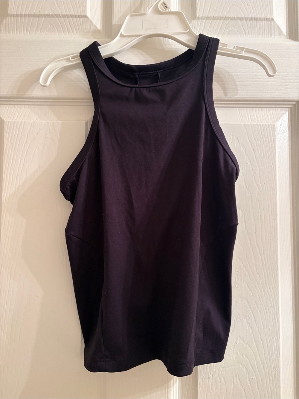Women’s Sleeveless Athletic Tank Top in Black